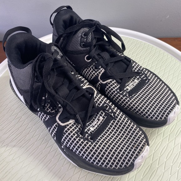 Nike LeBron Performance Basketball Witness VII Black Shoes Sneakers Men's‎ Sz.7 - Picture 1 of 10